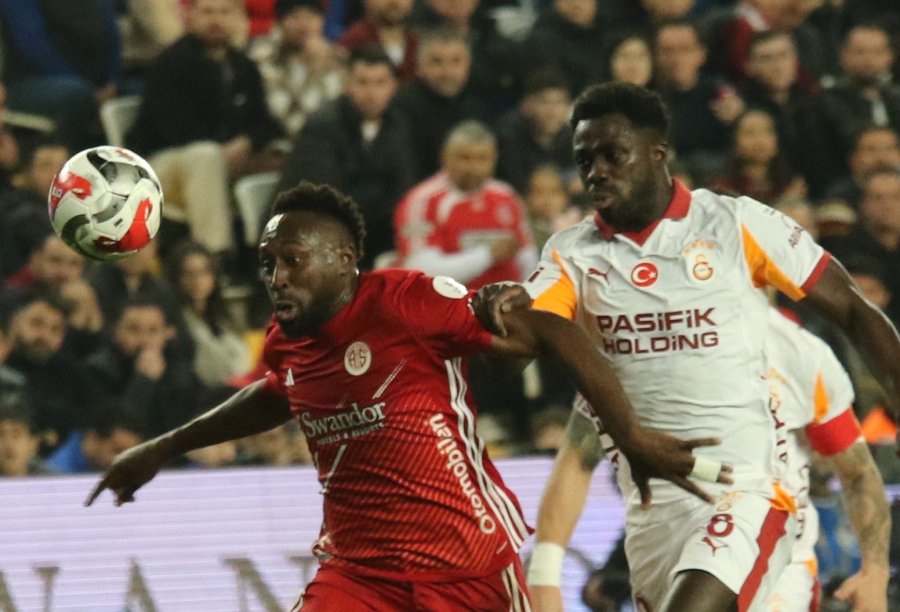 Trendyol Süper Lig: Antalyaspor: 0 - Galatasaray: 2 (ilk Yarı)