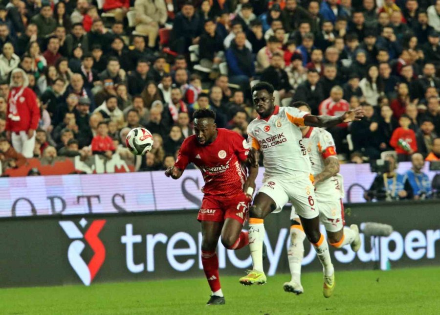 Trendyol Süper Lig: Antalyaspor: 0 - Galatasaray: 2 (ilk Yarı)