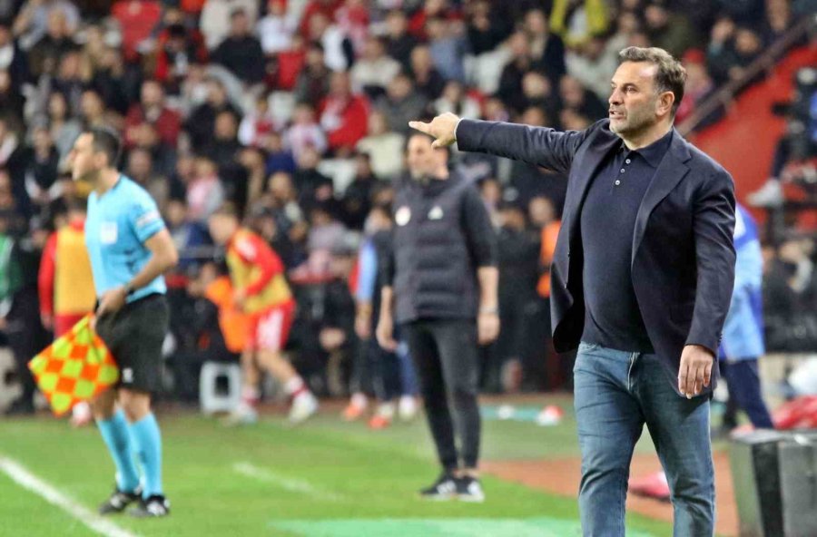 Trendyol Süper Lig: Antalyaspor: 0 - Galatasaray: 2 (ilk Yarı)