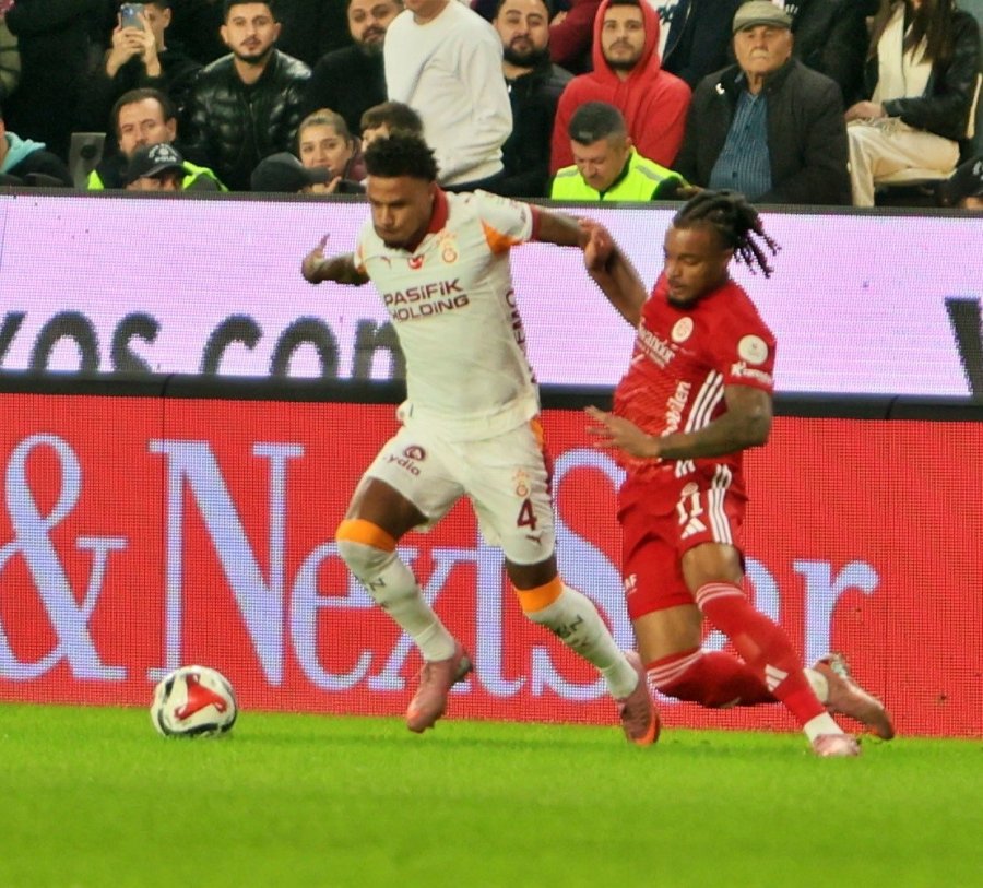 Trendyol Süper Lig: Antalyaspor: 0 - Galatasaray: 2 (ilk Yarı)