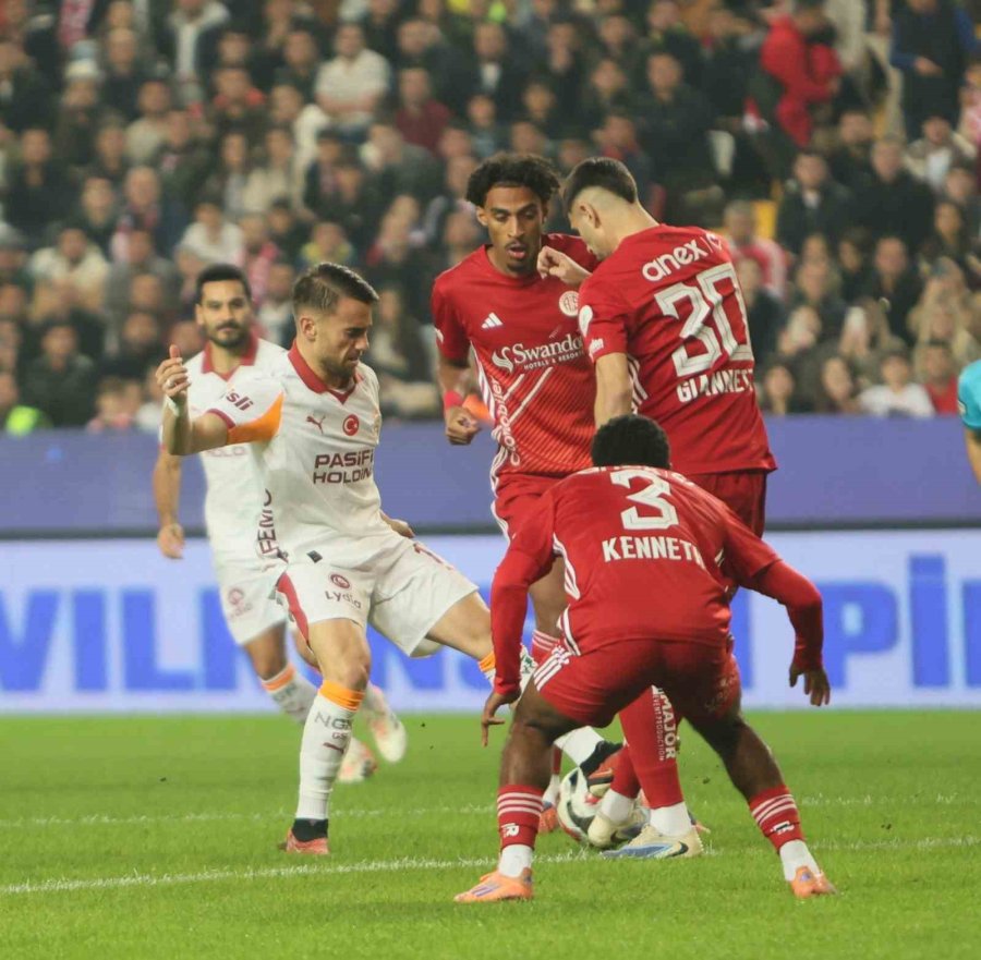 Trendyol Süper Lig: Antalyaspor: 0 - Galatasaray: 2 (ilk Yarı)