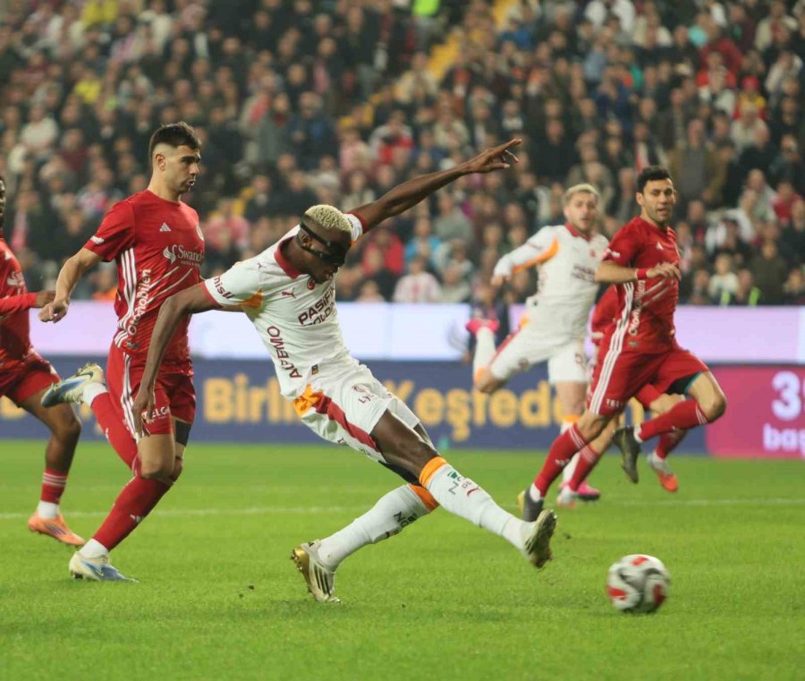 Trendyol Süper Lig: Antalyaspor: 0 - Galatasaray: 2 (ilk Yarı)
