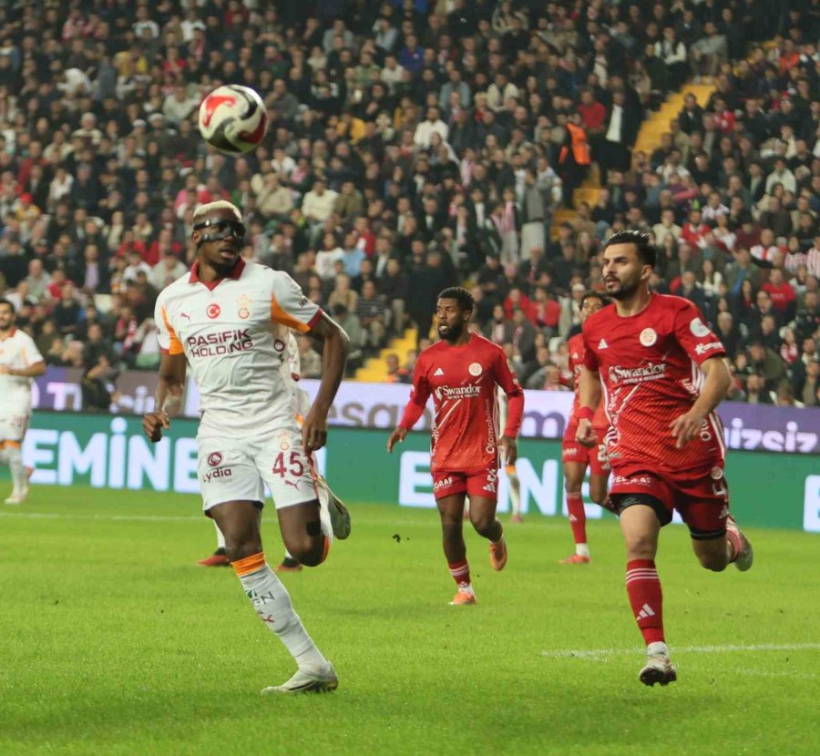 Trendyol Süper Lig: Antalyaspor: 0 - Galatasaray: 2 (ilk Yarı)