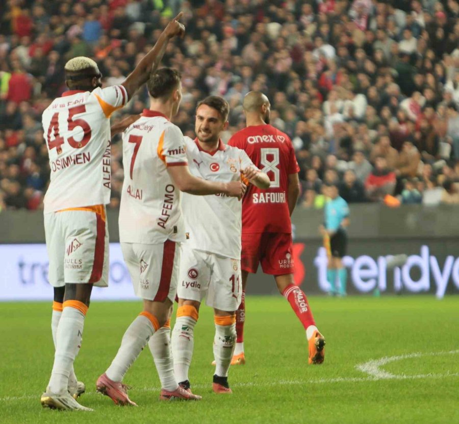 Trendyol Süper Lig: Antalyaspor: 0 - Galatasaray: 2 (ilk Yarı)