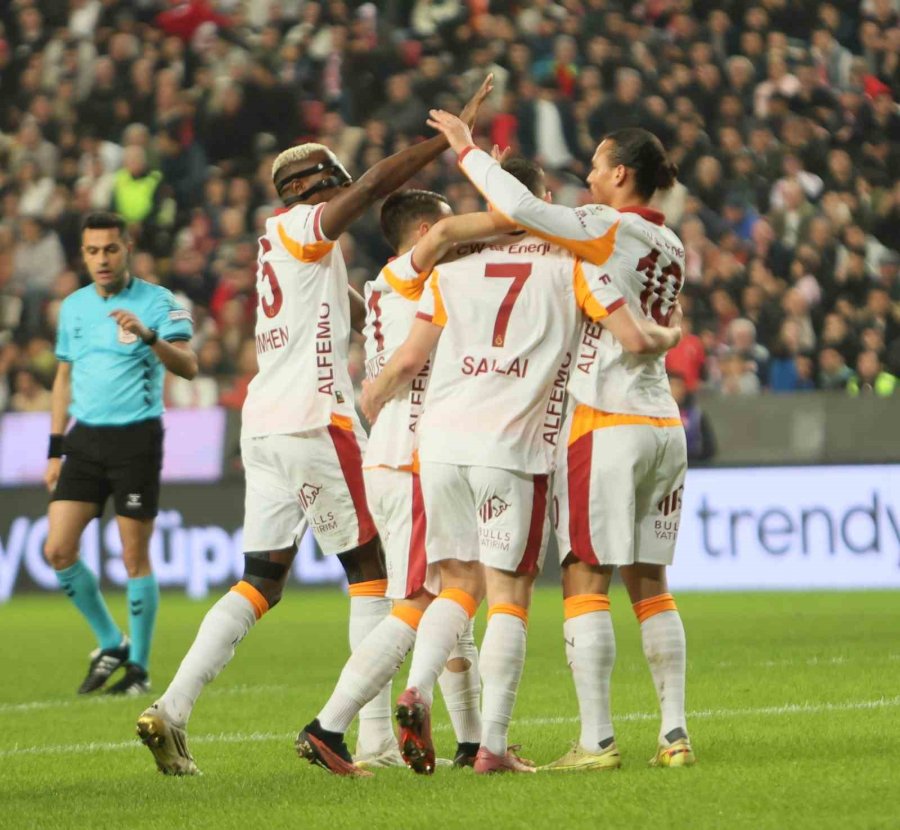 Trendyol Süper Lig: Antalyaspor: 0 - Galatasaray: 2 (ilk Yarı)