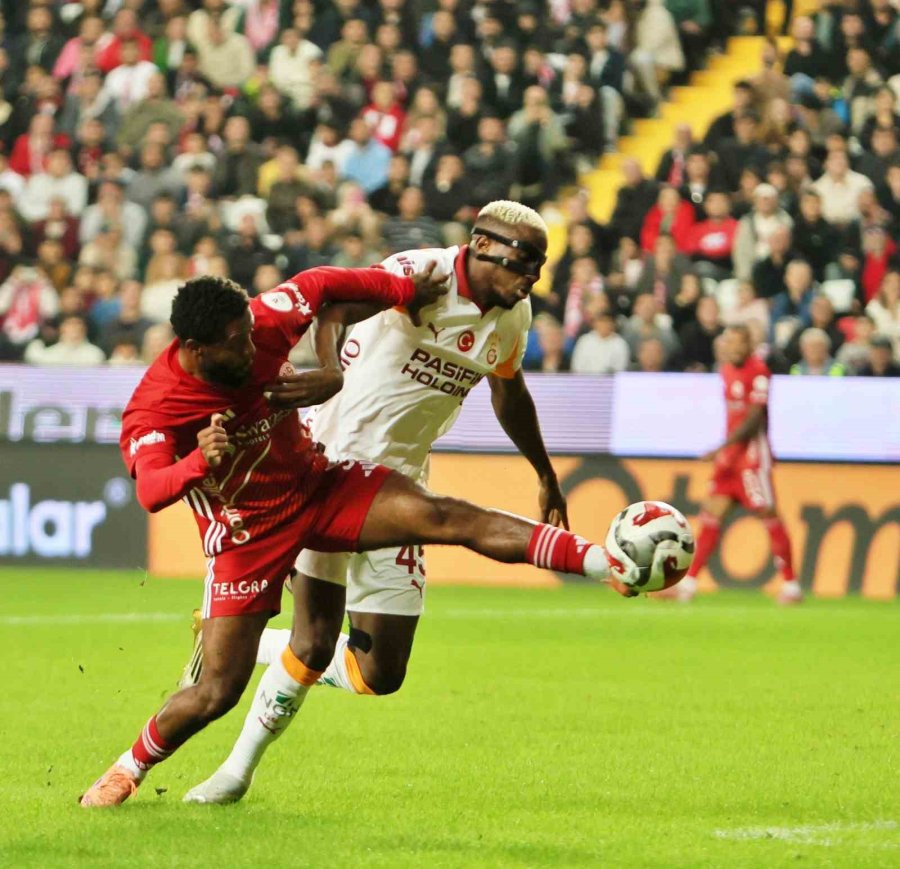 Trendyol Süper Lig: Antalyaspor: 0 - Galatasaray: 2 (ilk Yarı)