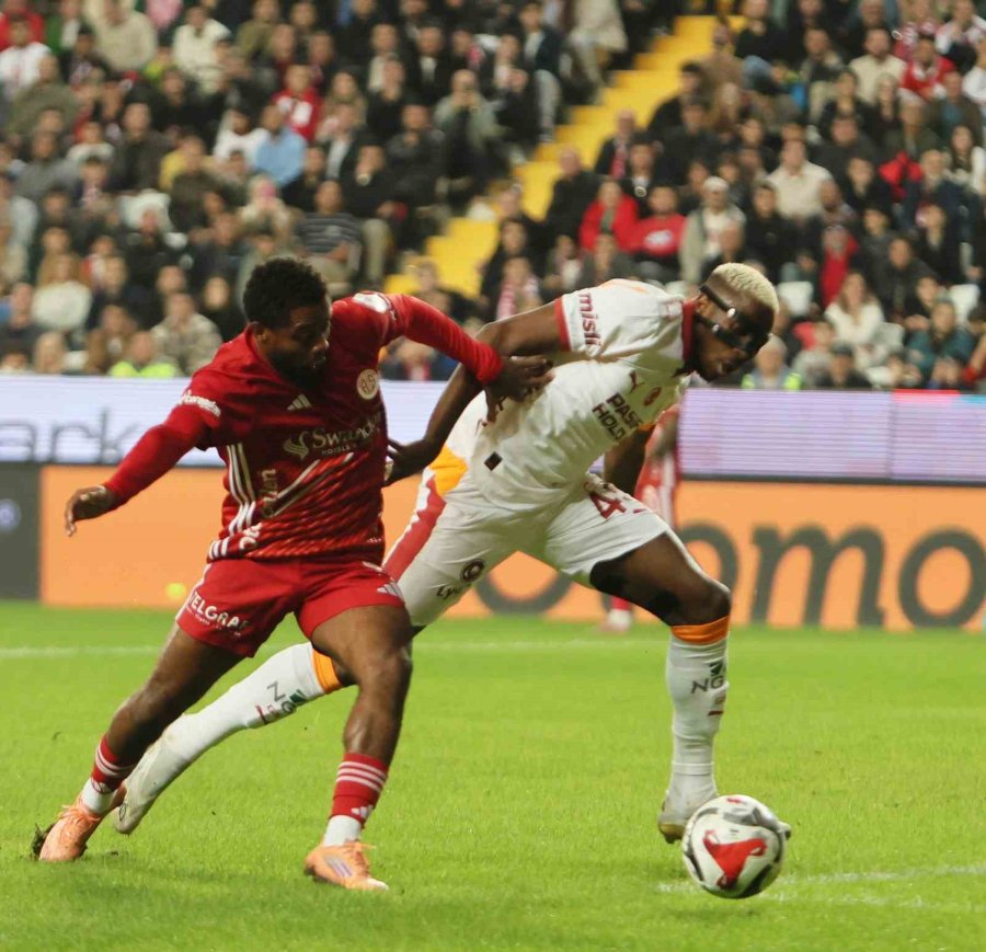Trendyol Süper Lig: Antalyaspor: 0 - Galatasaray: 2 (ilk Yarı)