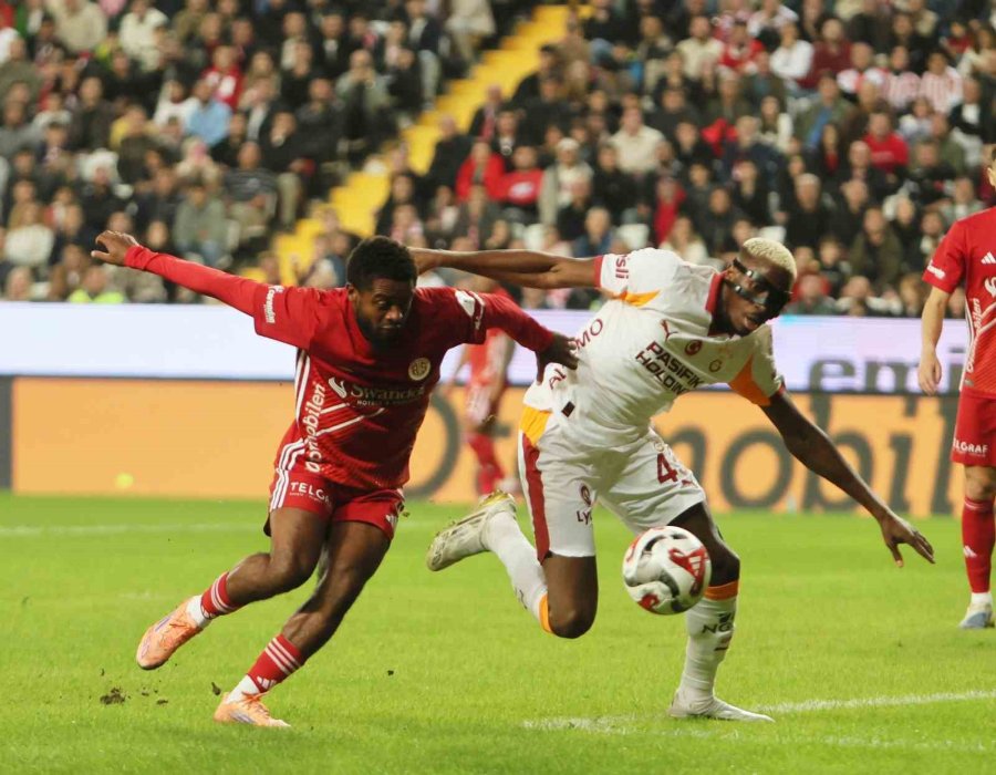 Trendyol Süper Lig: Antalyaspor: 0 - Galatasaray: 2 (ilk Yarı)
