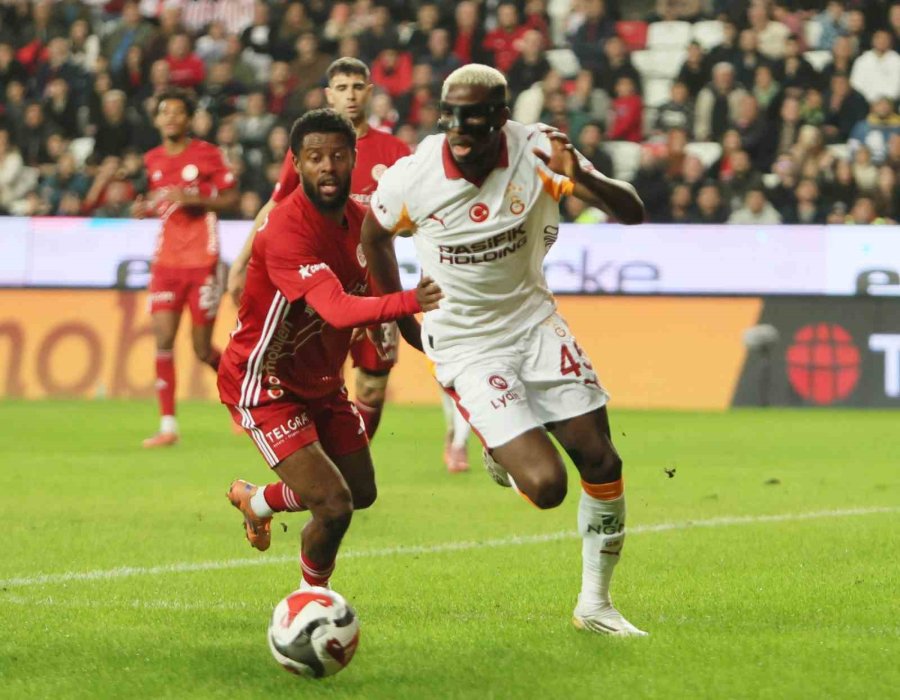 Trendyol Süper Lig: Antalyaspor: 0 - Galatasaray: 2 (ilk Yarı)