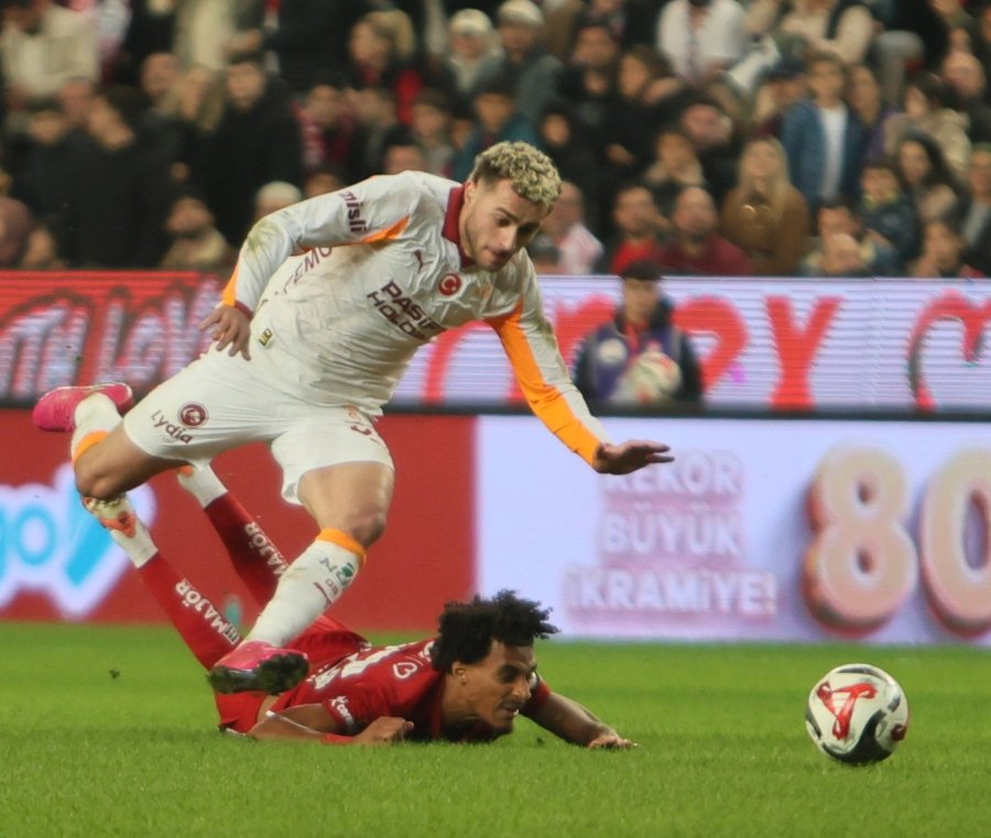 Trendyol Süper Lig: Antalyaspor: 0 - Galatasaray: 2 (ilk Yarı)