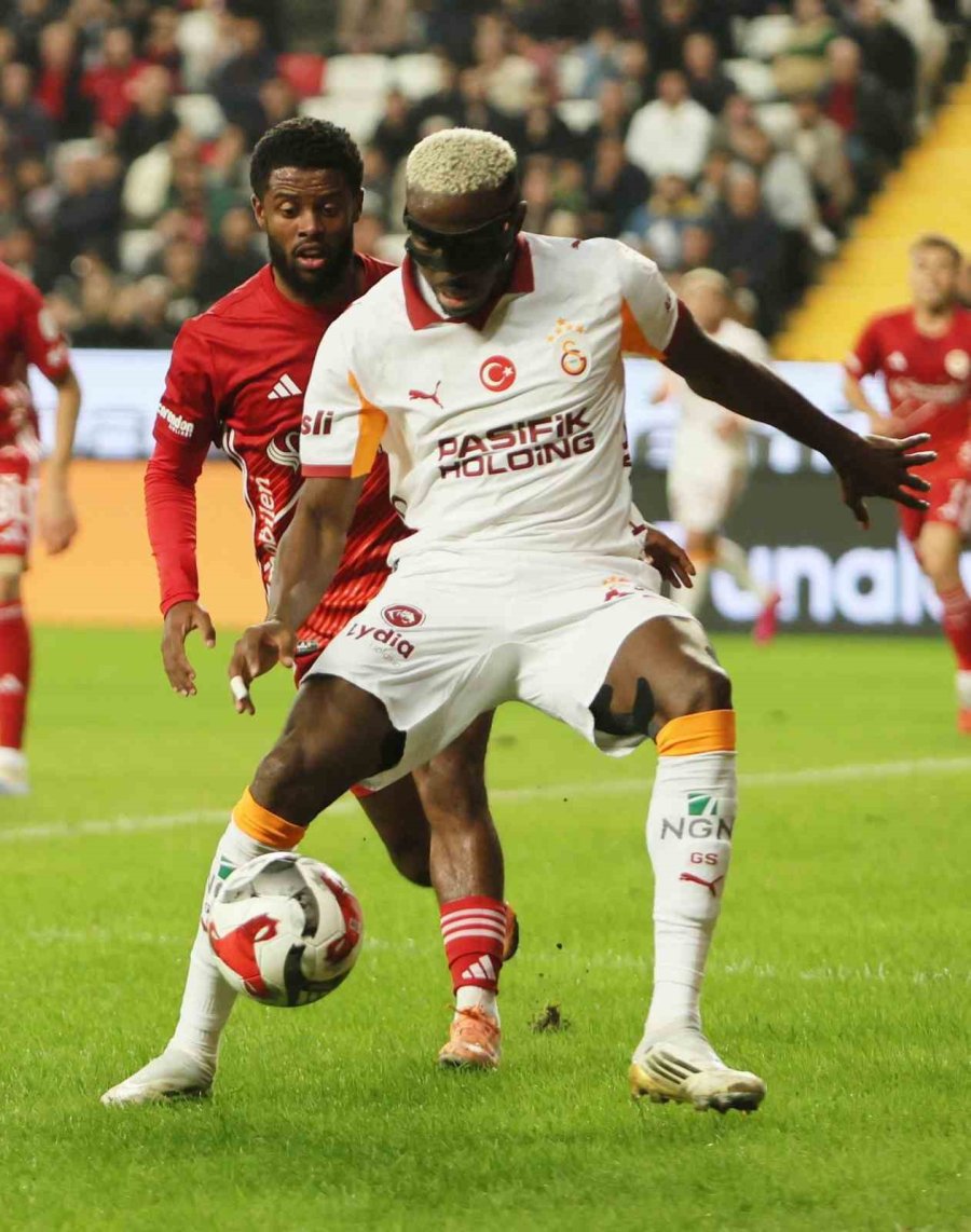 Trendyol Süper Lig: Antalyaspor: 0 - Galatasaray: 2 (ilk Yarı)