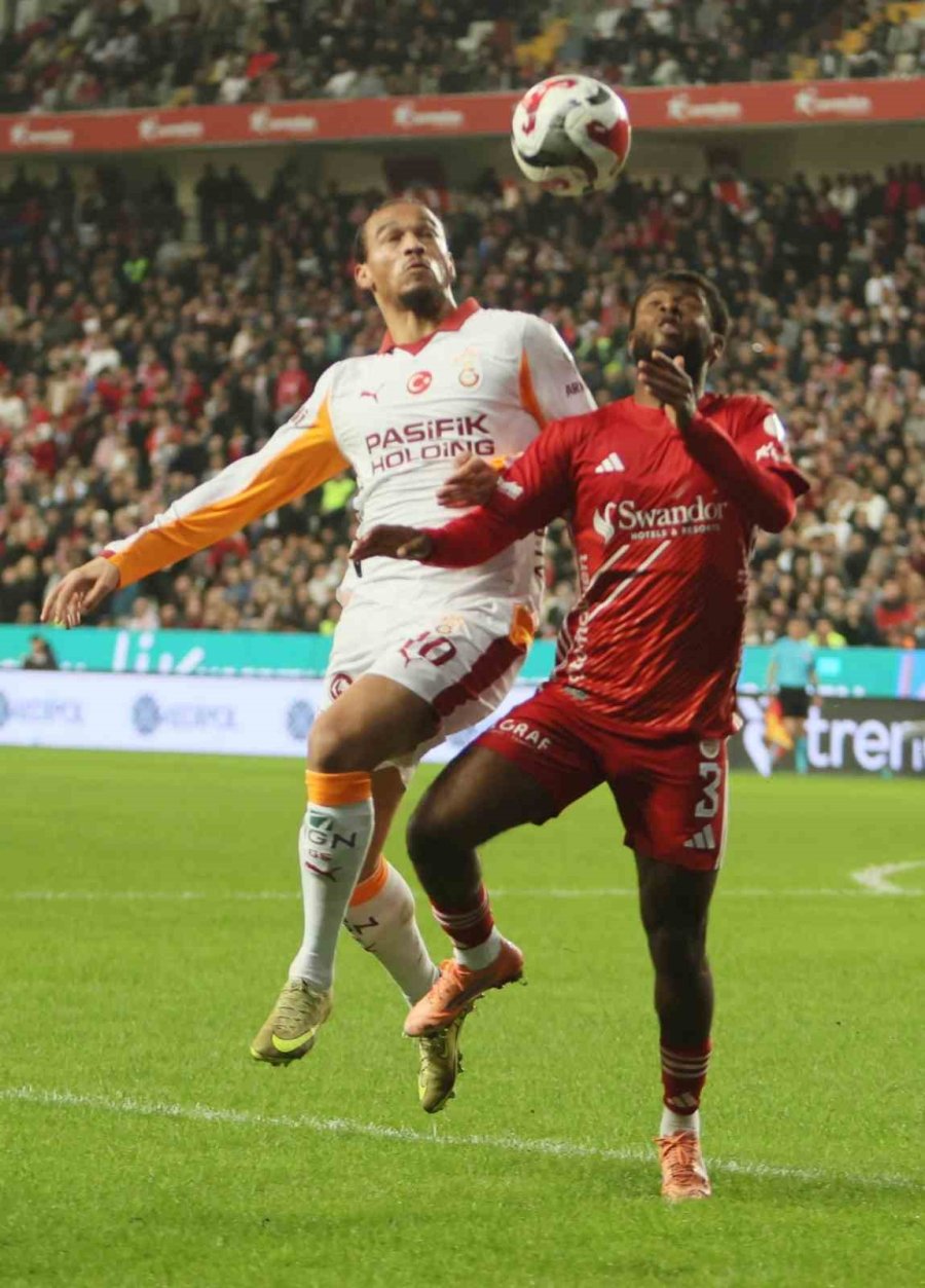 Trendyol Süper Lig: Antalyaspor: 0 - Galatasaray: 2 (ilk Yarı)