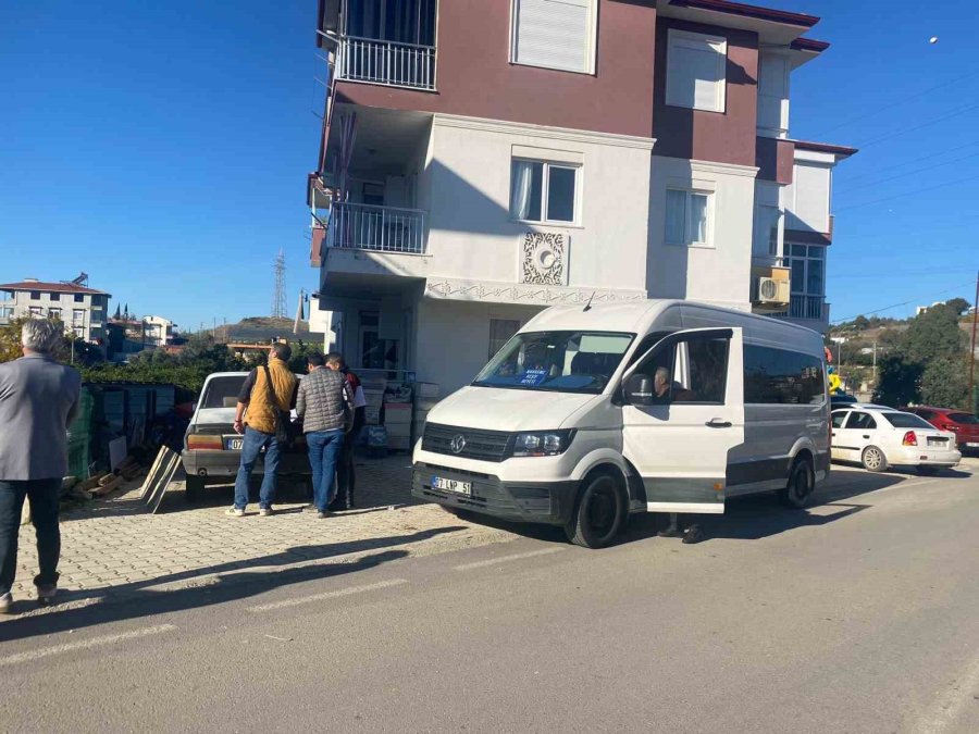 Çatlaklar Oluşan Evde Diken Üstünde Hayat