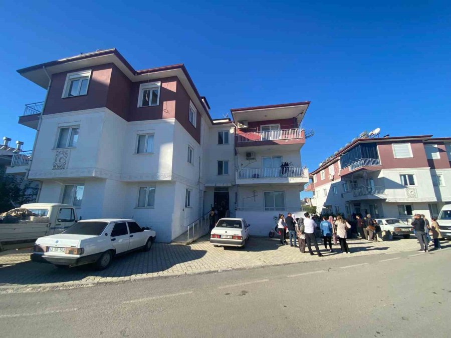 Çatlaklar Oluşan Evde Diken Üstünde Hayat