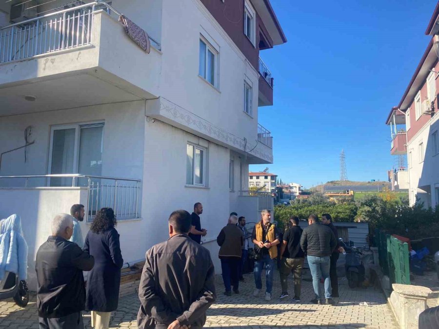 Çatlaklar Oluşan Evde Diken Üstünde Hayat