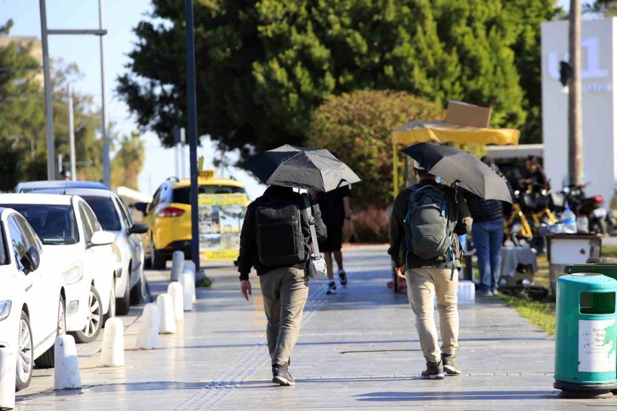 Karlı Dağların Gölgesinde 20 Derecelik Sıcak Havada Deniz Keyfi Yaptılar