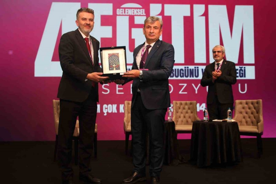 Özkurbir 4. Eğitim Sempozyumu Antalya’da Gerçekleştirildi