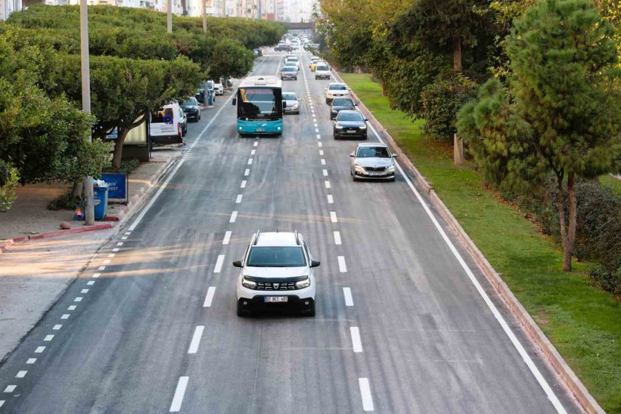 100. Yıl Bulvarı’nda Asfalt Çalışmasının İlk Etabı Tamamlandı