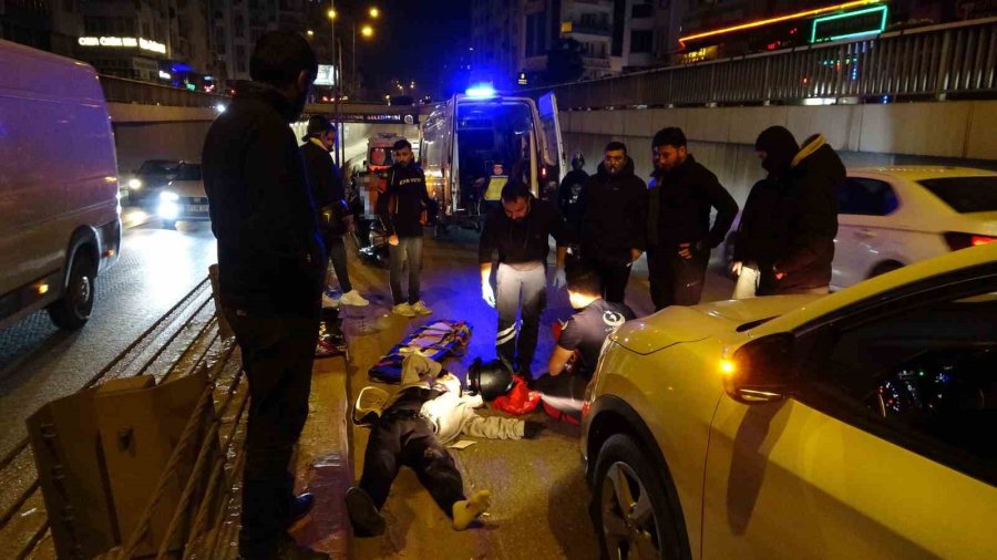 Yavaşlayan Trafiği Son Anda Fark Etti, Önce Otomobile Ardından Bariyere Çarptı