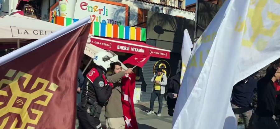 Antalya’da Muhalif Görüşlü Gruplar Arasında Tartışma