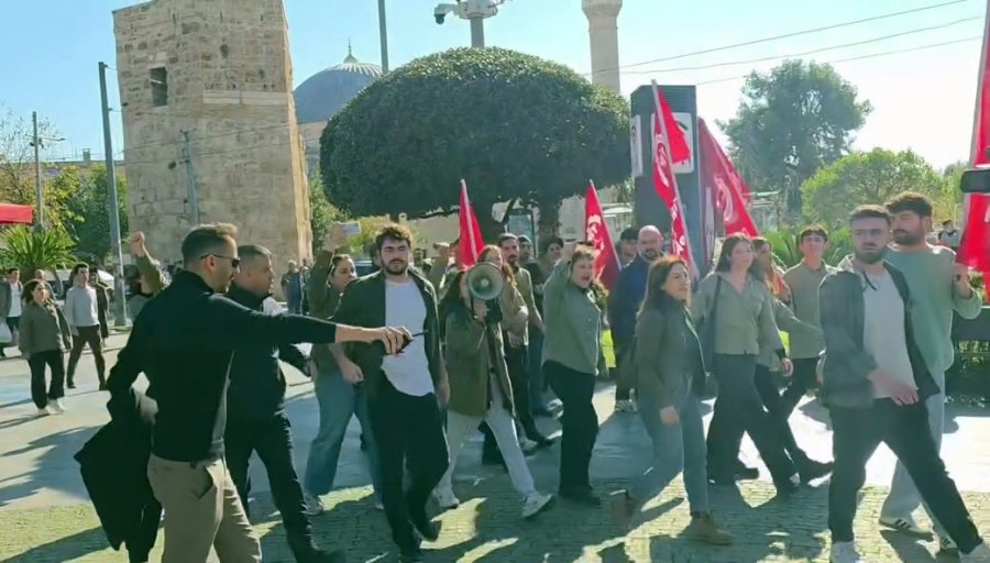 Antalya’da Muhalif Görüşlü Gruplar Arasında Tartışma