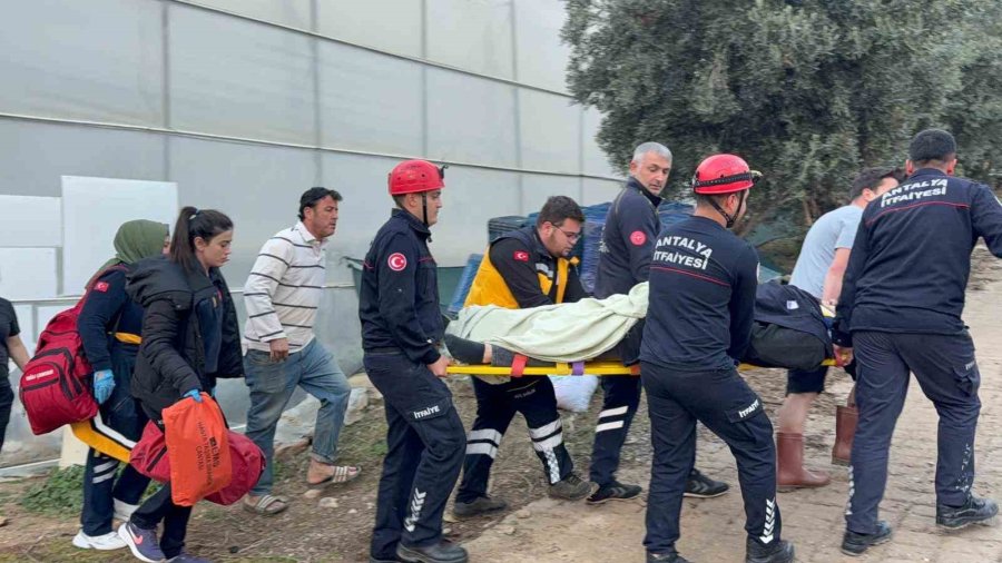 7 Metrelik Duvardan Düşen Çiftçi Yaralandı