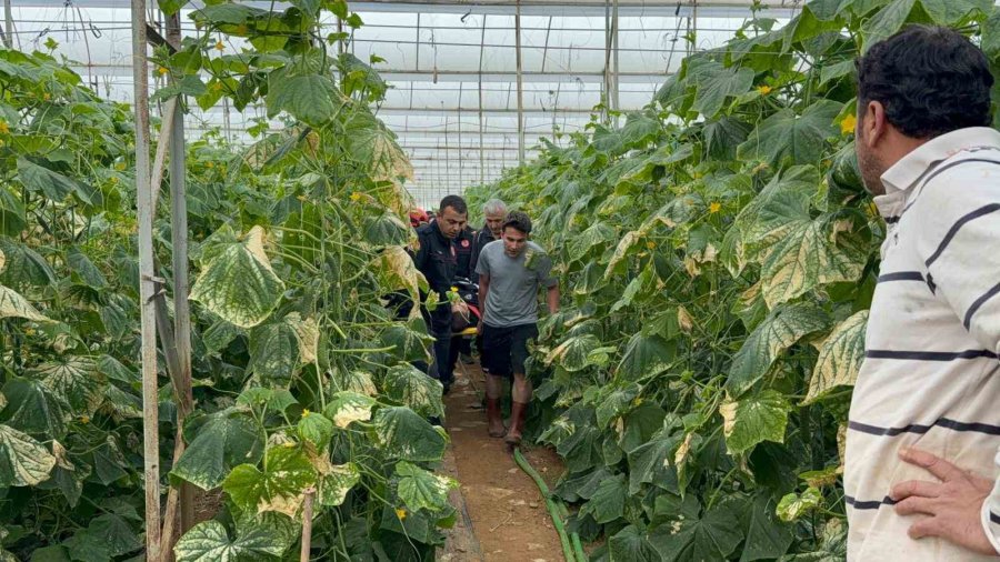 7 Metrelik Duvardan Düşen Çiftçi Yaralandı