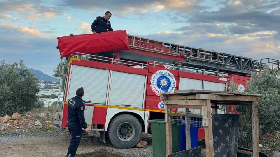 7 Metrelik Duvardan Düşen Çiftçi Yaralandı