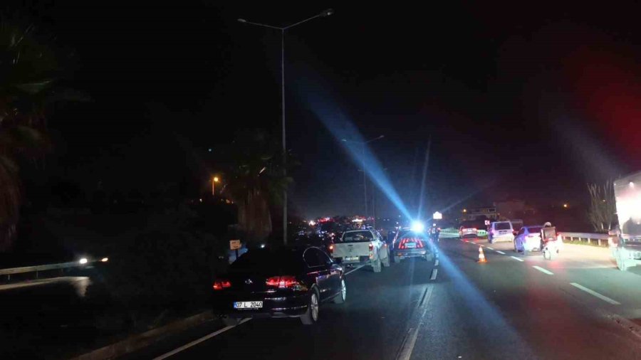 Ağıldan Kaçan İnek, Araçların Çarpması Sonucu Telef Oldu