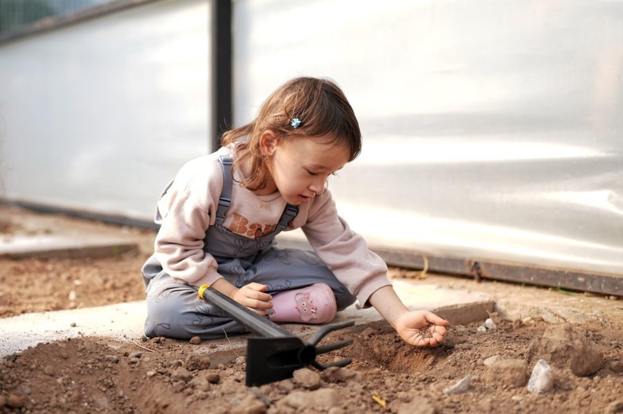 Minik Eller Tohumları Toprakla Buluşturdu