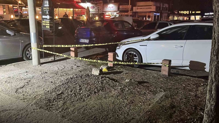 Husumetli İki Grup Arasında Çıkan Kavga Kanlı Bitti: 2 Yaralı