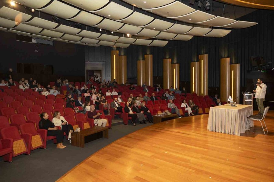 Kültür Politikaları Semineri Mersin’in Sanat Hafızasına Işık Tuttu