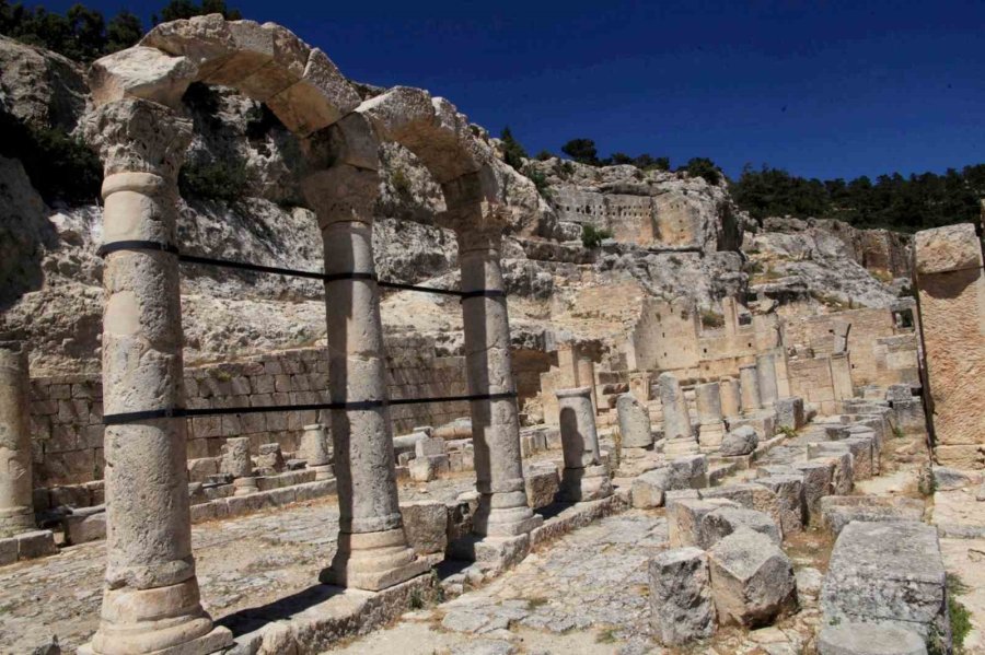 Mut Alahan Manastırı Yerli Ve Yabancı Turistlerin İlgi Noktası Oldu