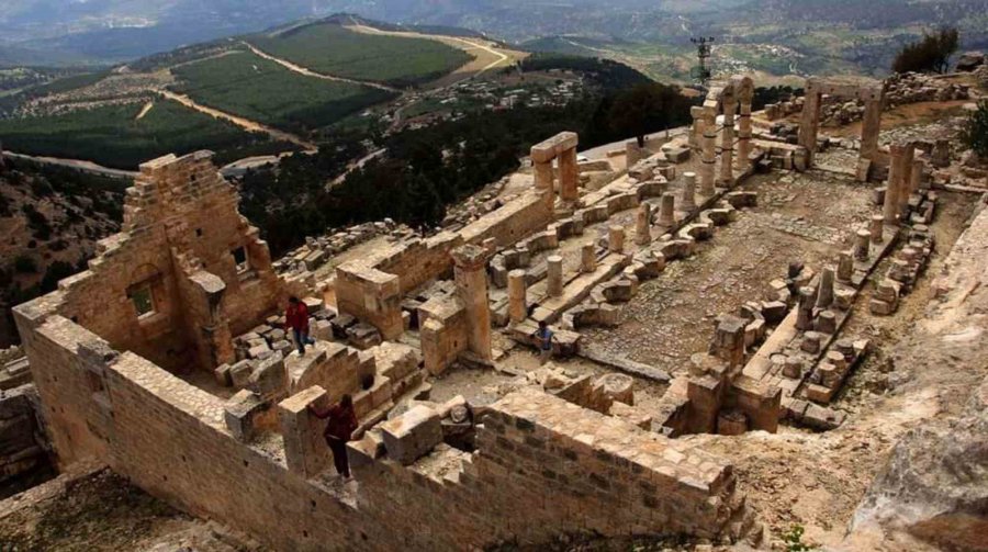 Mut Alahan Manastırı Yerli Ve Yabancı Turistlerin İlgi Noktası Oldu