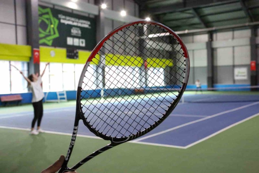 Meram’da Aileler Kortta Buluşuyor