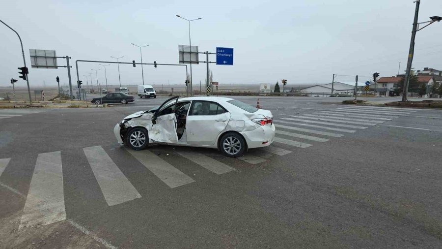 Aksaray’da Tır İle Otomobil Çarpıştı: 4’ü Hakem 5 Yaralı
