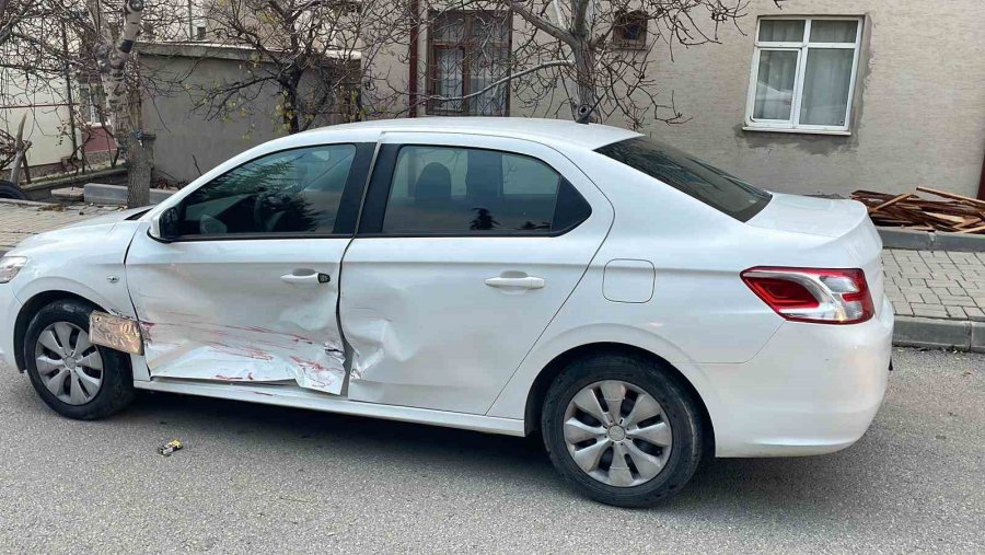 Karaman’da Otomobiller Çarpıştı: 3 Yaralı