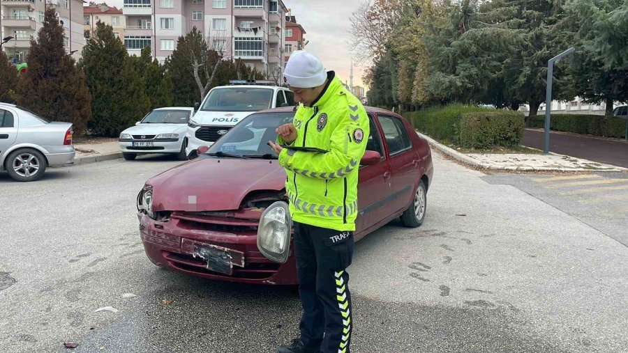 Karaman’da Otomobiller Çarpıştı: 3 Yaralı