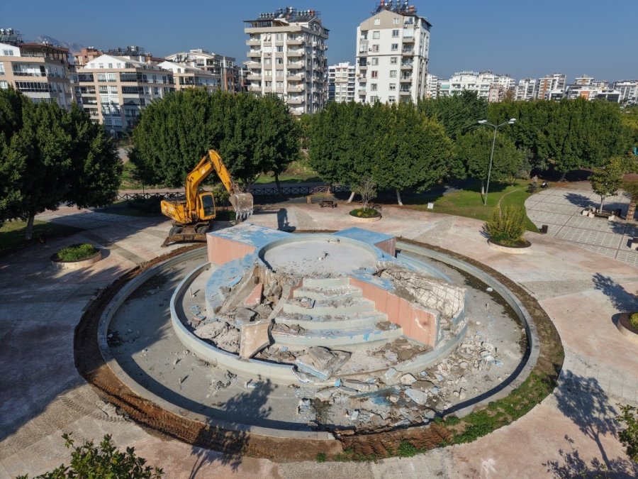 Konyaaltı’nda Parklardaki Havuzlar Kaldırılıp Yeri Yeşil Alan Olacak