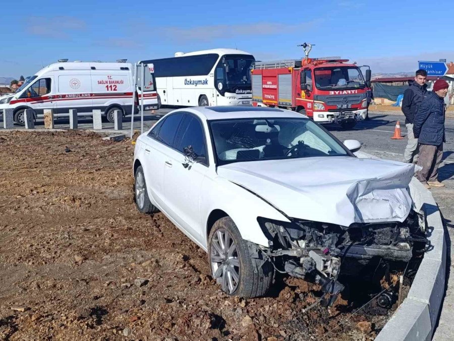Konya’da İki Otomobil Çarpıştı: 2 Yaralı
