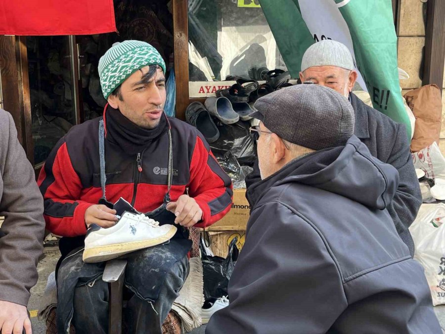 Kunduracı İle Avustralyalı Turistin Yöresel ’annouv’ İmtihanı