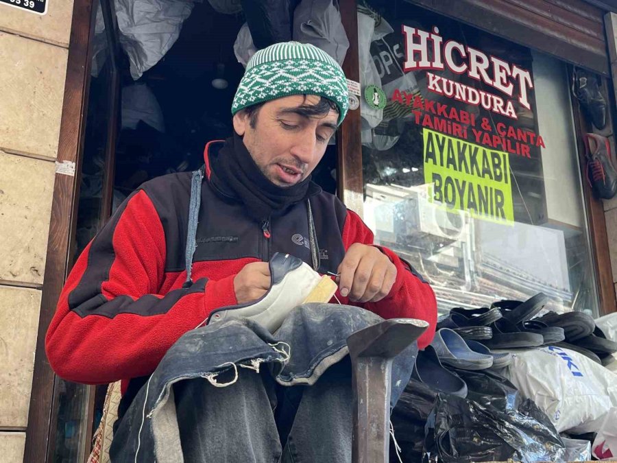 Kunduracı İle Avustralyalı Turistin Yöresel ’annouv’ İmtihanı