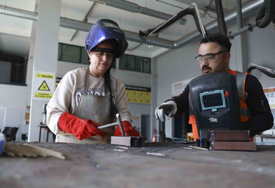 Mercek’te Çelik Kaynak Ustaları Yetişiyor