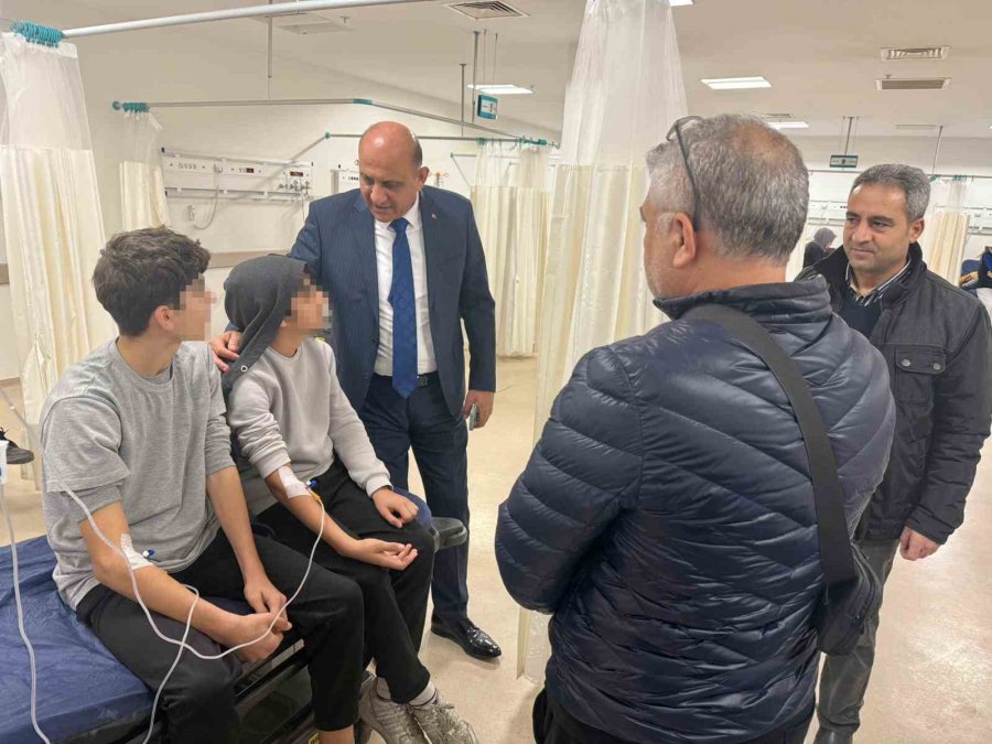 Doğum Günü Nedeniyle Dağıtılan Çikolataları Yiyen 10 Öğrenci Hastaneye Kaldırıldı