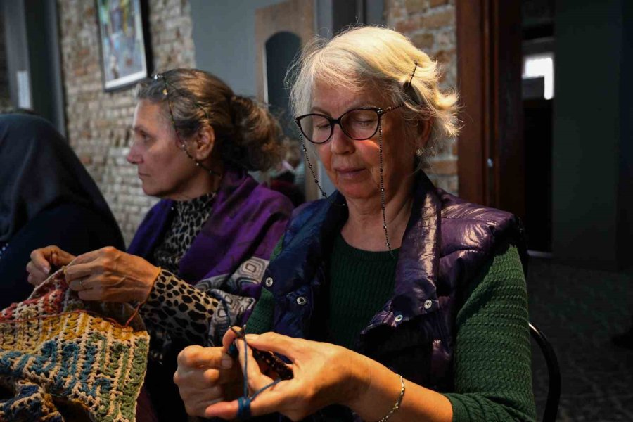 Muratpaşa Çifte Kuyular Yaşlı Evi’nden Minikleri Isıtan Proje