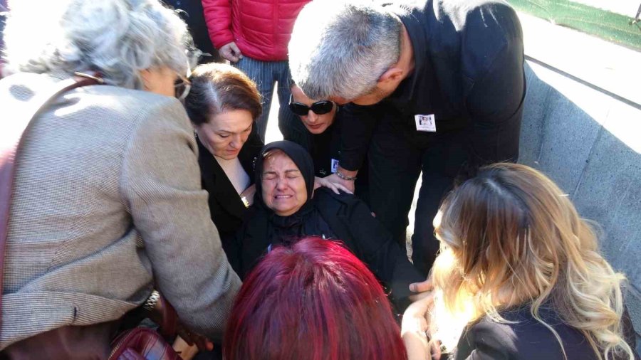 Antalya’da 9 Kurşunlu Kadın Cinayetinde İyi Hal İndirimi Anneyi Gözyaşlarına Boğdu