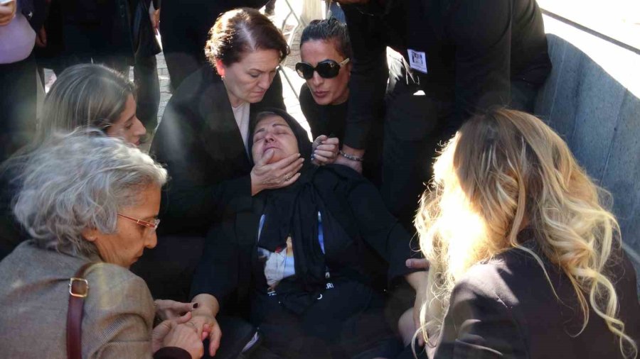 Antalya’da 9 Kurşunlu Kadın Cinayetinde İyi Hal İndirimi Anneyi Gözyaşlarına Boğdu