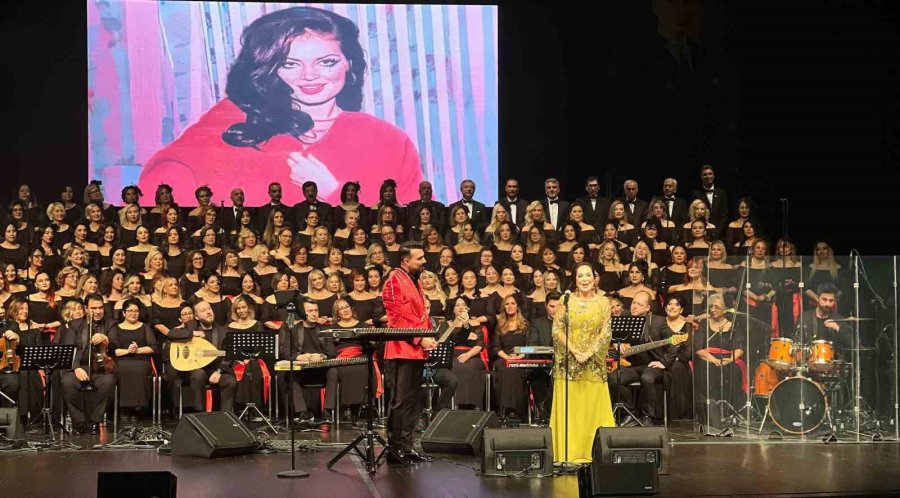 Türkan Şoray, ‘iyilik Korosu’ İle Mersin’de Sanatseverlerle Buluştu