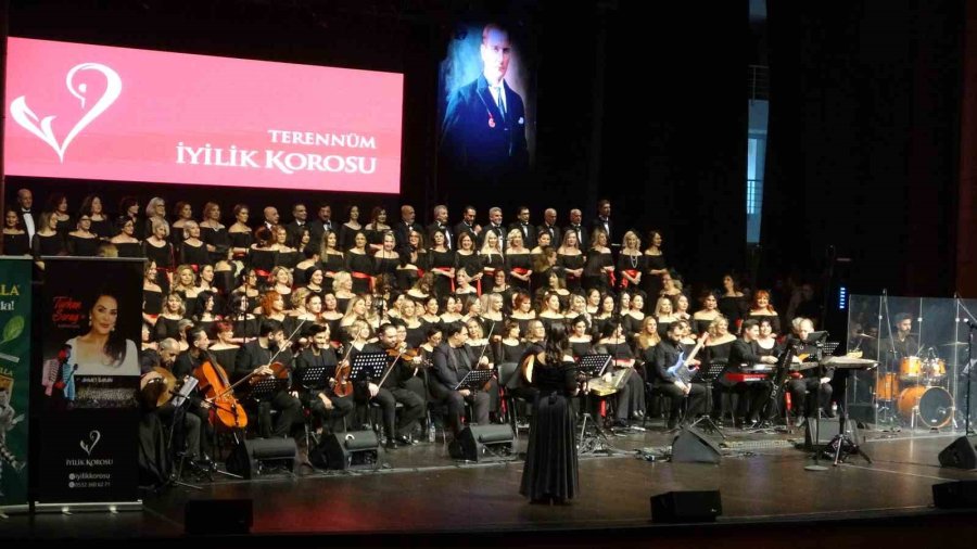 Türkan Şoray, ‘iyilik Korosu’ İle Mersin’de Sanatseverlerle Buluştu