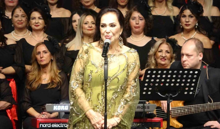 Türkan Şoray, ‘iyilik Korosu’ İle Mersin’de Sanatseverlerle Buluştu